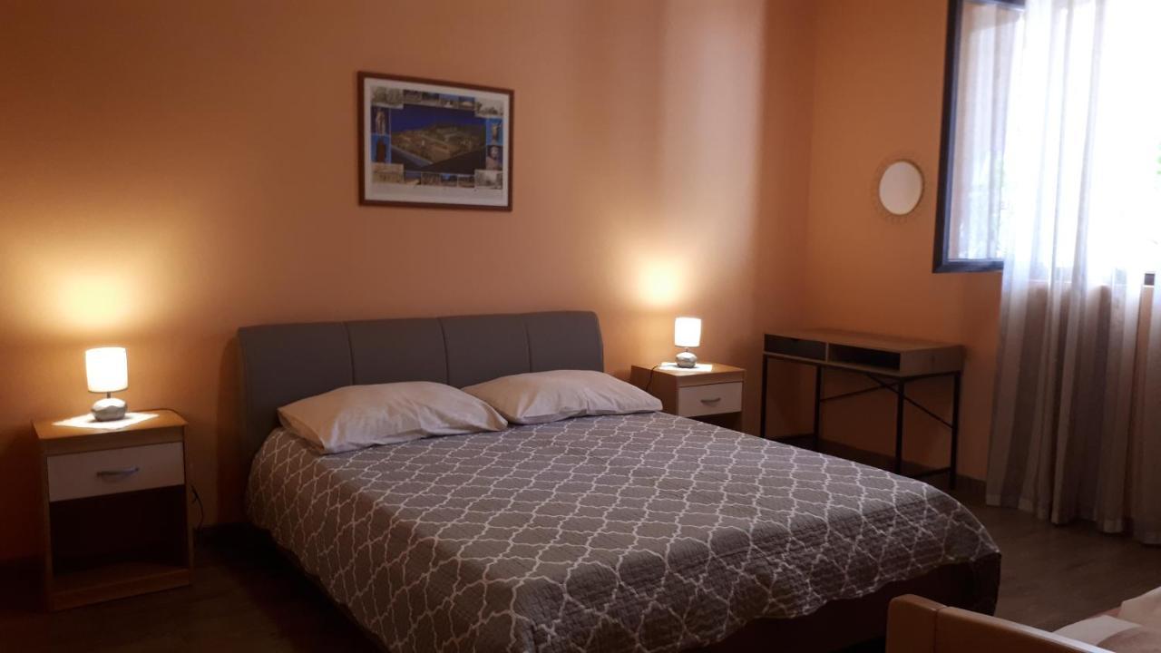 Apartments Frank Rovigno Esterno foto