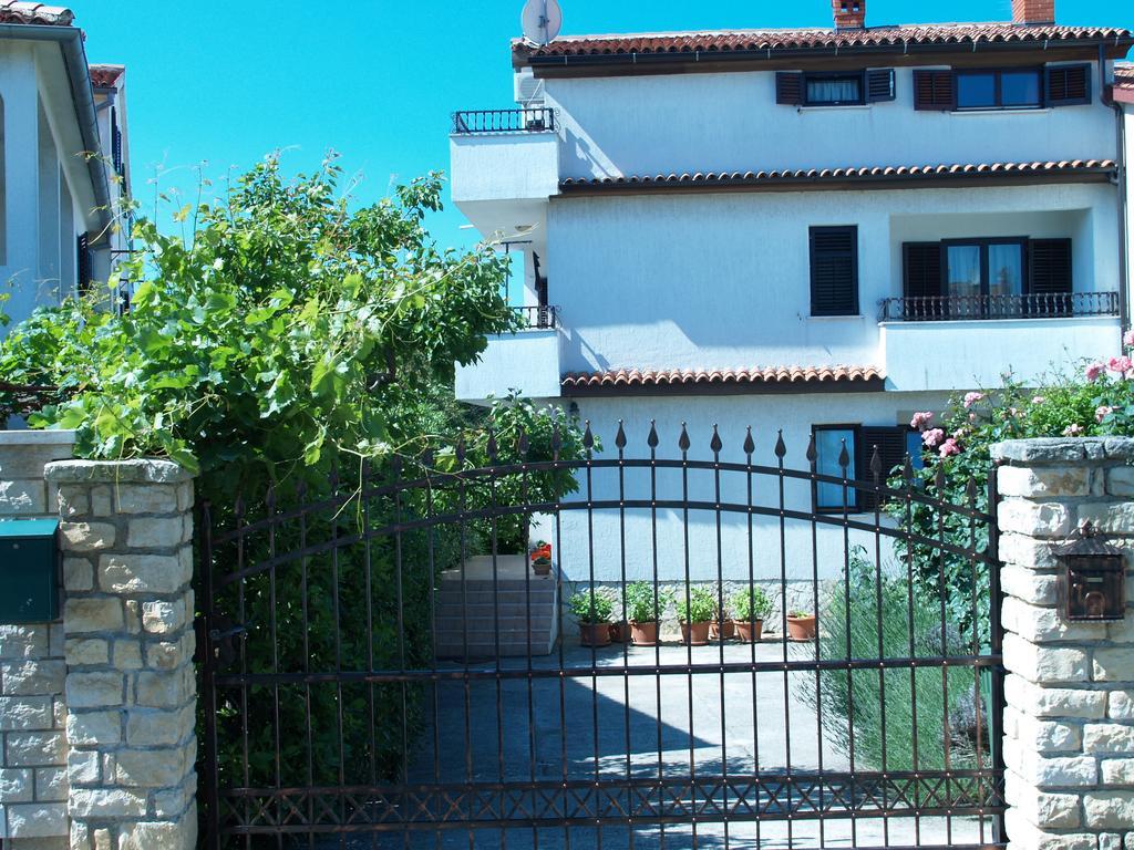 Apartments Frank Rovigno Esterno foto
