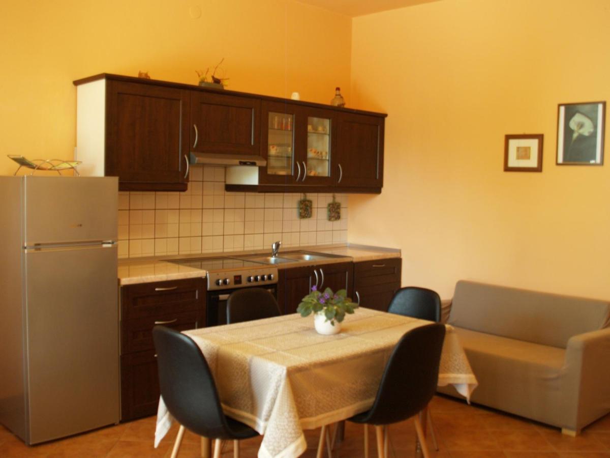 Apartments Frank Rovigno Esterno foto